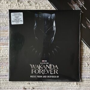Black Panther “Wakanda Forever” S/T 2x Vinyl LP (Rhianna ,Tems ,Burnaboy & More)